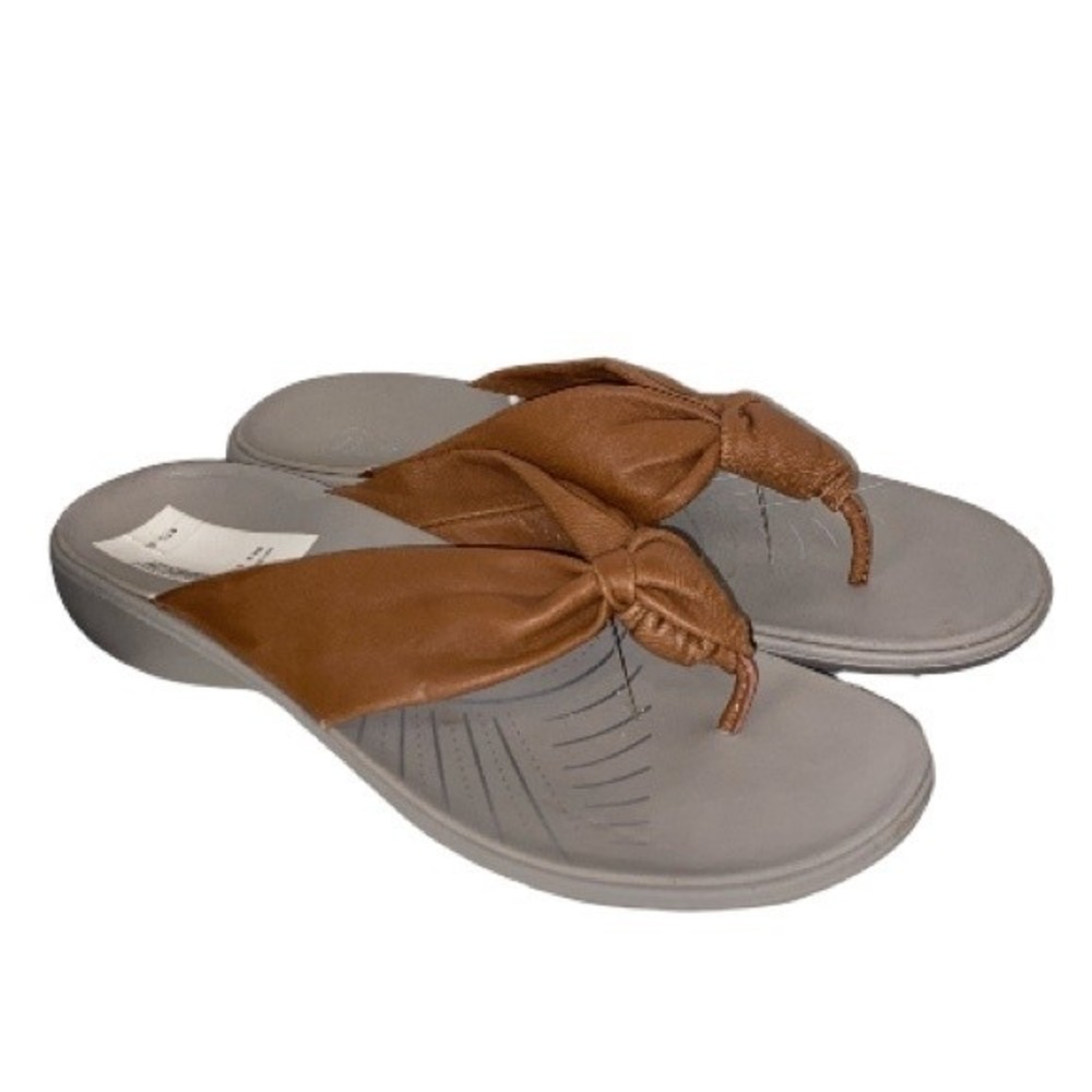 Bass & Co. G.H. Sandals Bass Lite Debbie Thong Leather padded Tan Shoe size 7.5